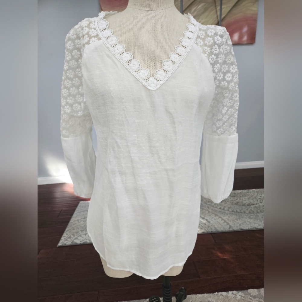 UNIQUE SPECTRUM-Womens White Lace Floral Top, Blouse Sz M NWT
